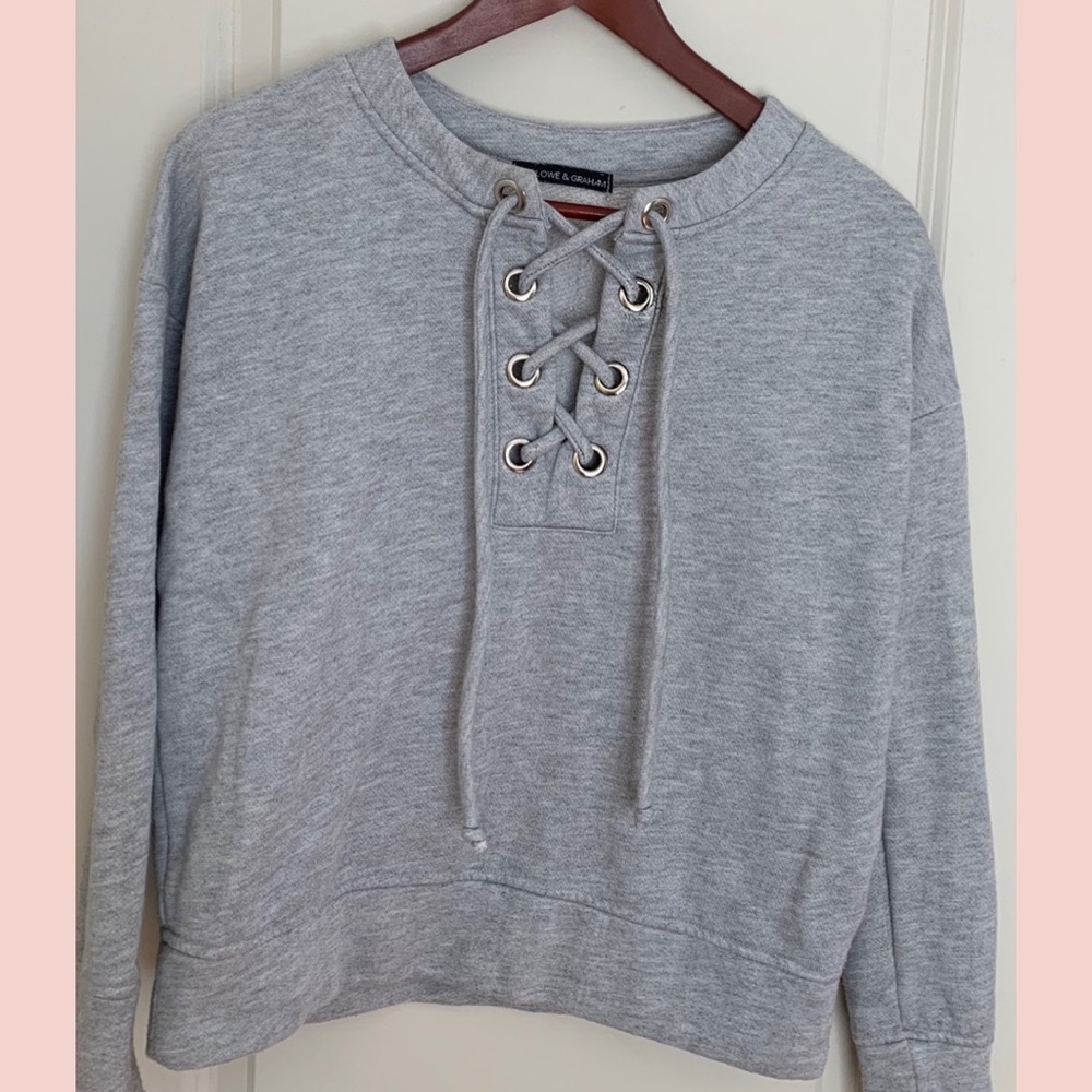 Boxy sweater with crisscross